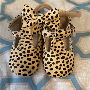 Chic Leopard Print Baby Shoes with Bow